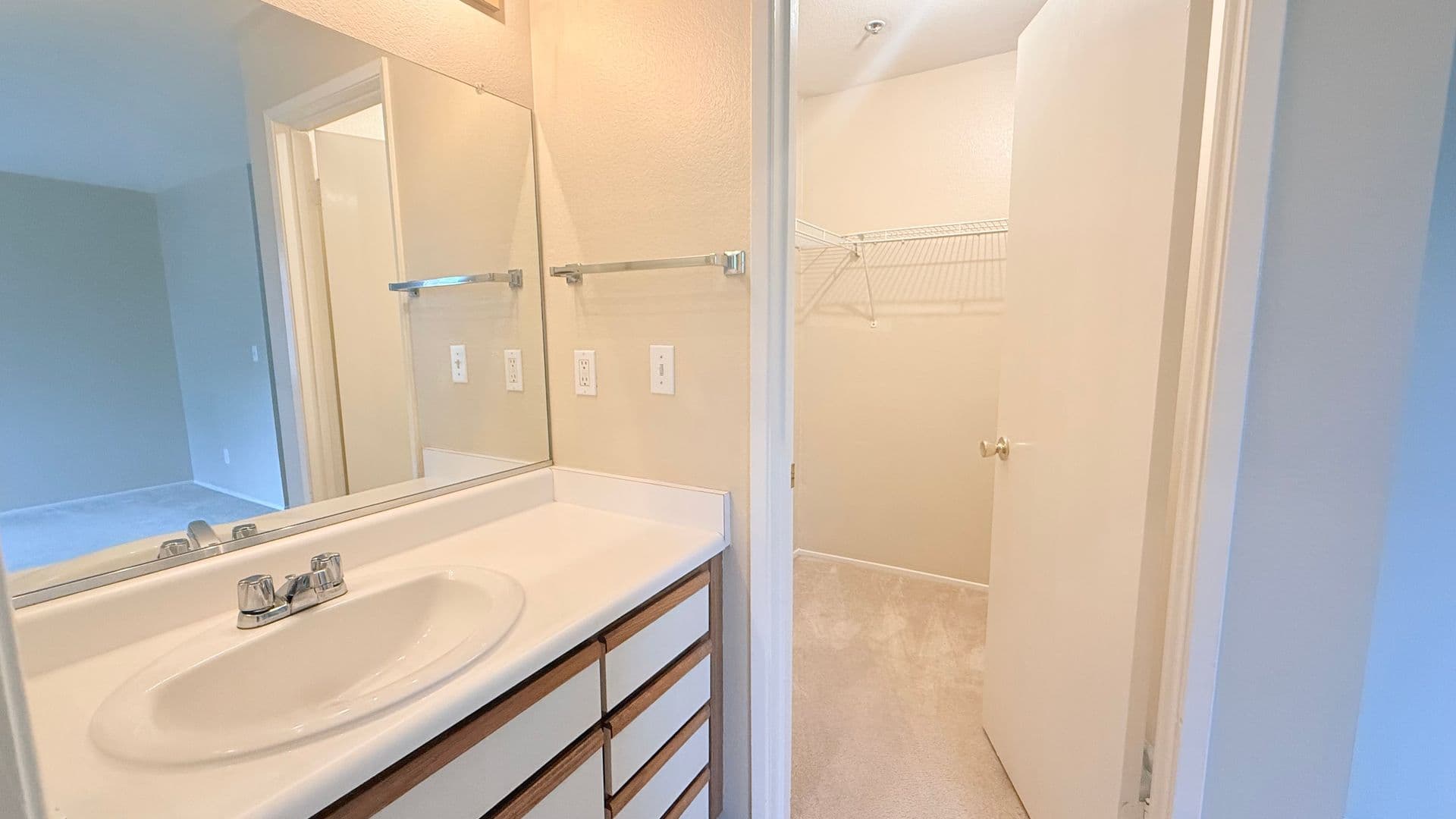 San Ramon Condo: 715 Watson Canyon Court, #206