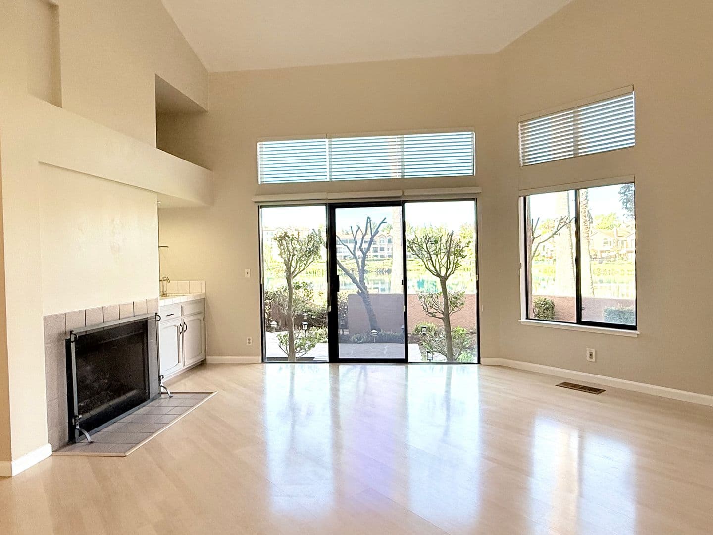 San Ramon Townhome: 4053 W. Lakeshore Drive