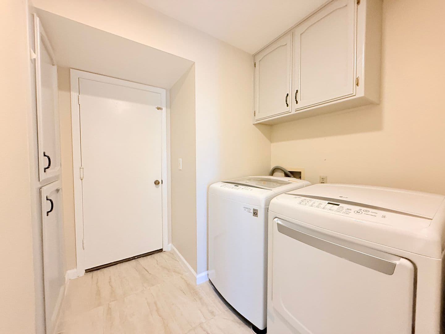 San Ramon Townhome: 4053 W. Lakeshore Drive