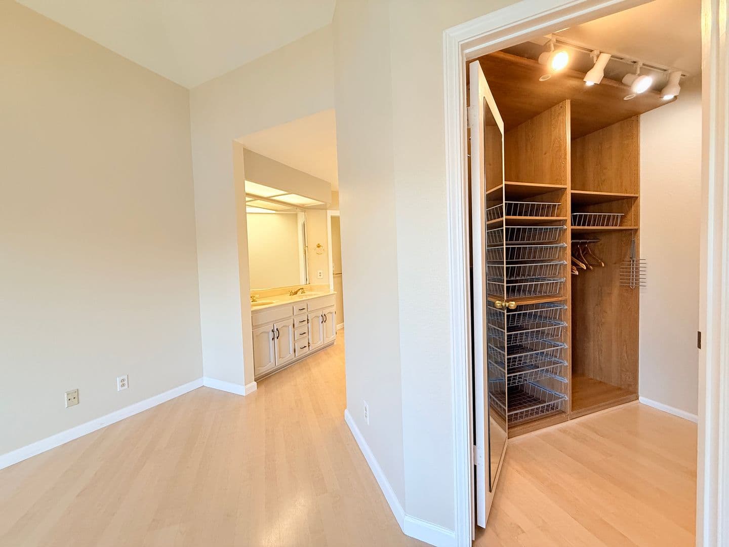 San Ramon Townhome: 4053 W. Lakeshore Drive