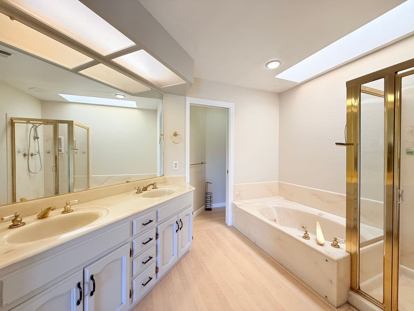 San Ramon Townhome: 4053 W. Lakeshore Drive