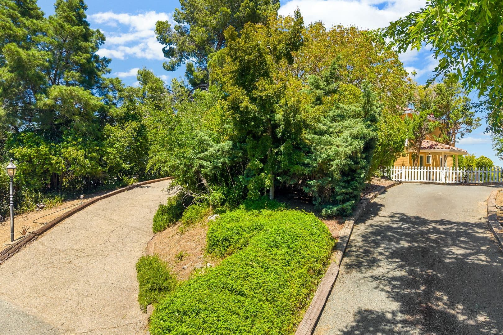 Walnut Creek House: 2542 Mockingbird Hill Road