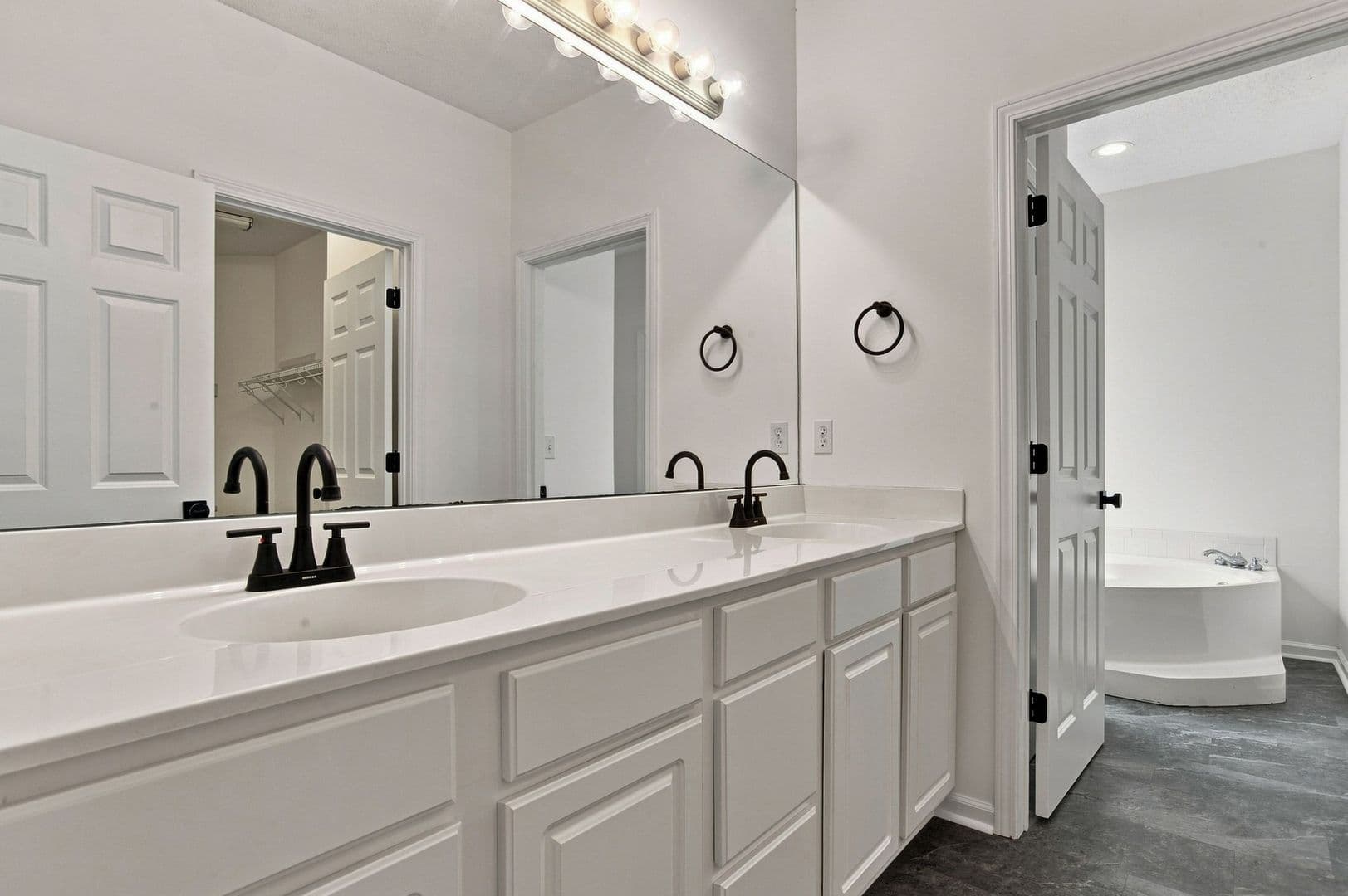 Bluffton Apartment: 13 Paddington Ln
