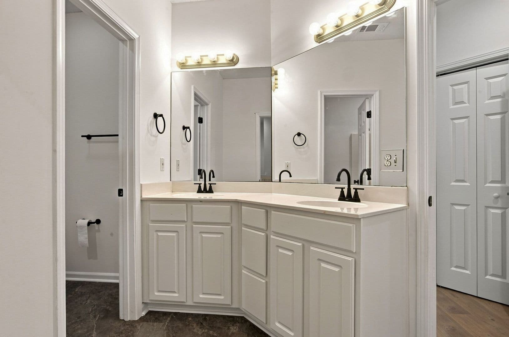 Bluffton Apartment: 13 Paddington Ln