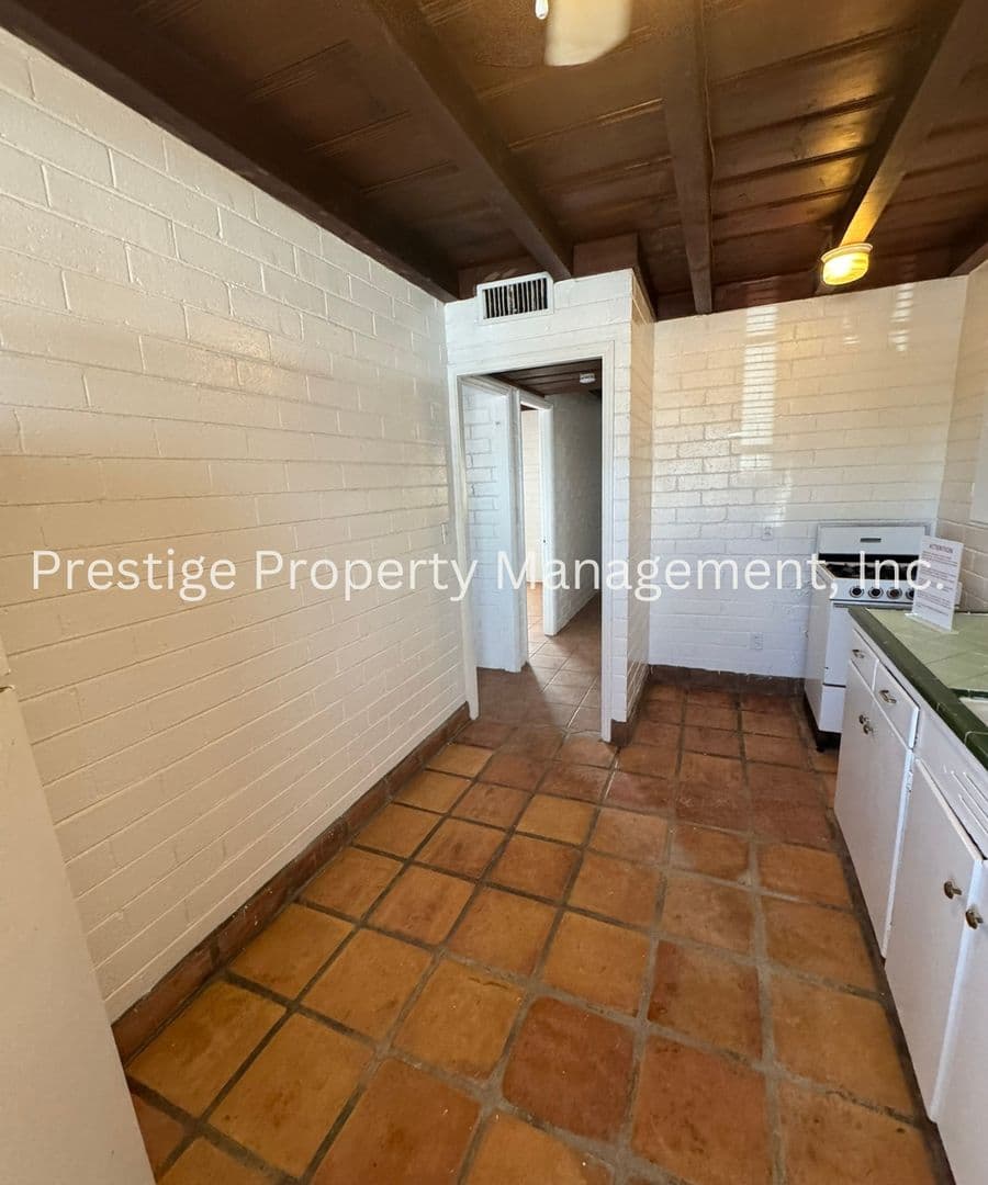 TUCSON Apartment: 2201 E. GRANT RD 1-9