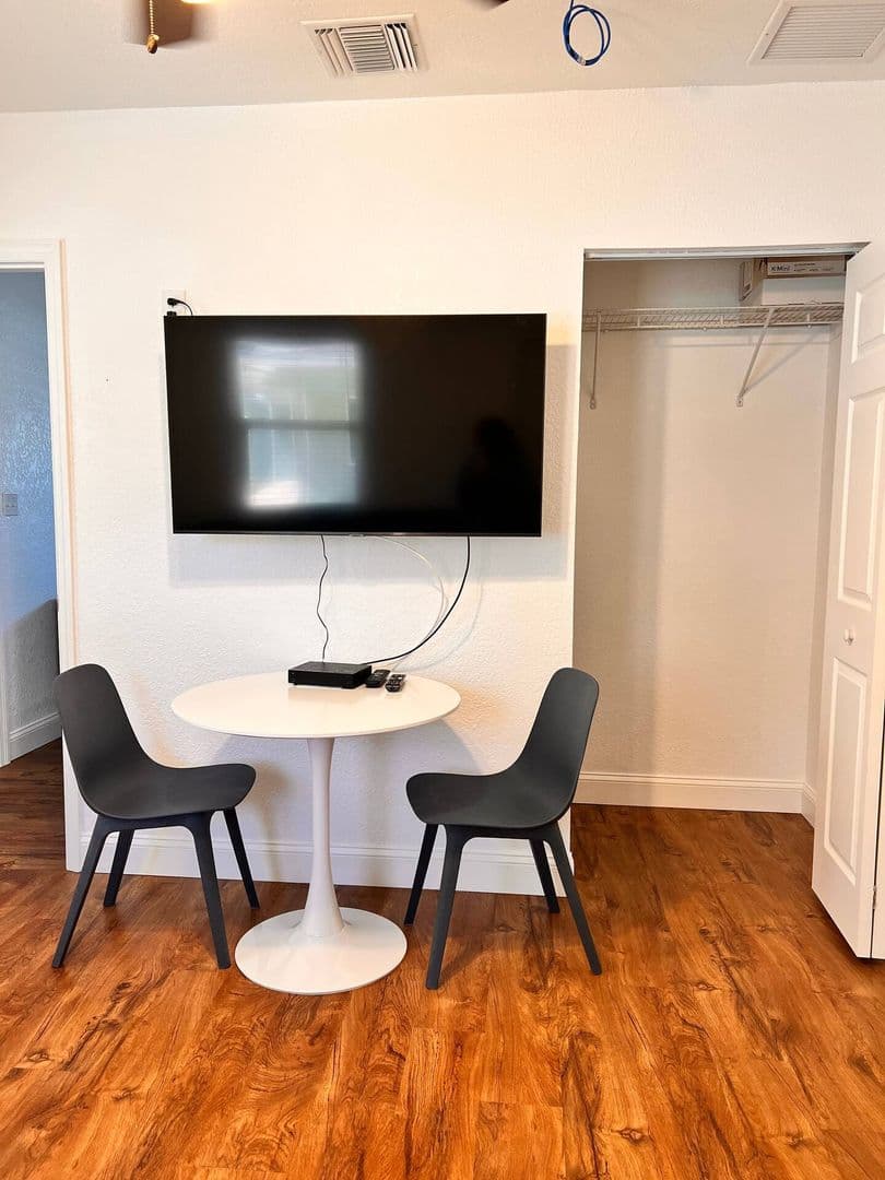 Saint Petersburg Apartment: 310 24th Ave N