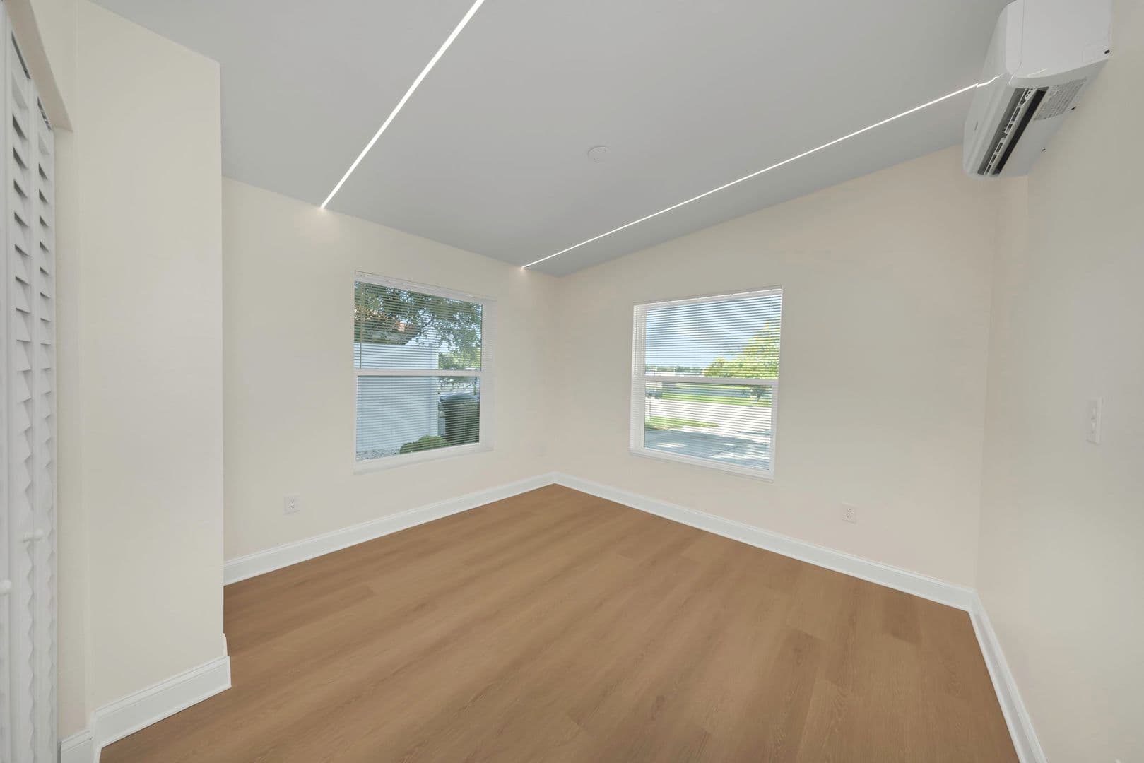 Dunedin Apartment: 79 Patricia Ave