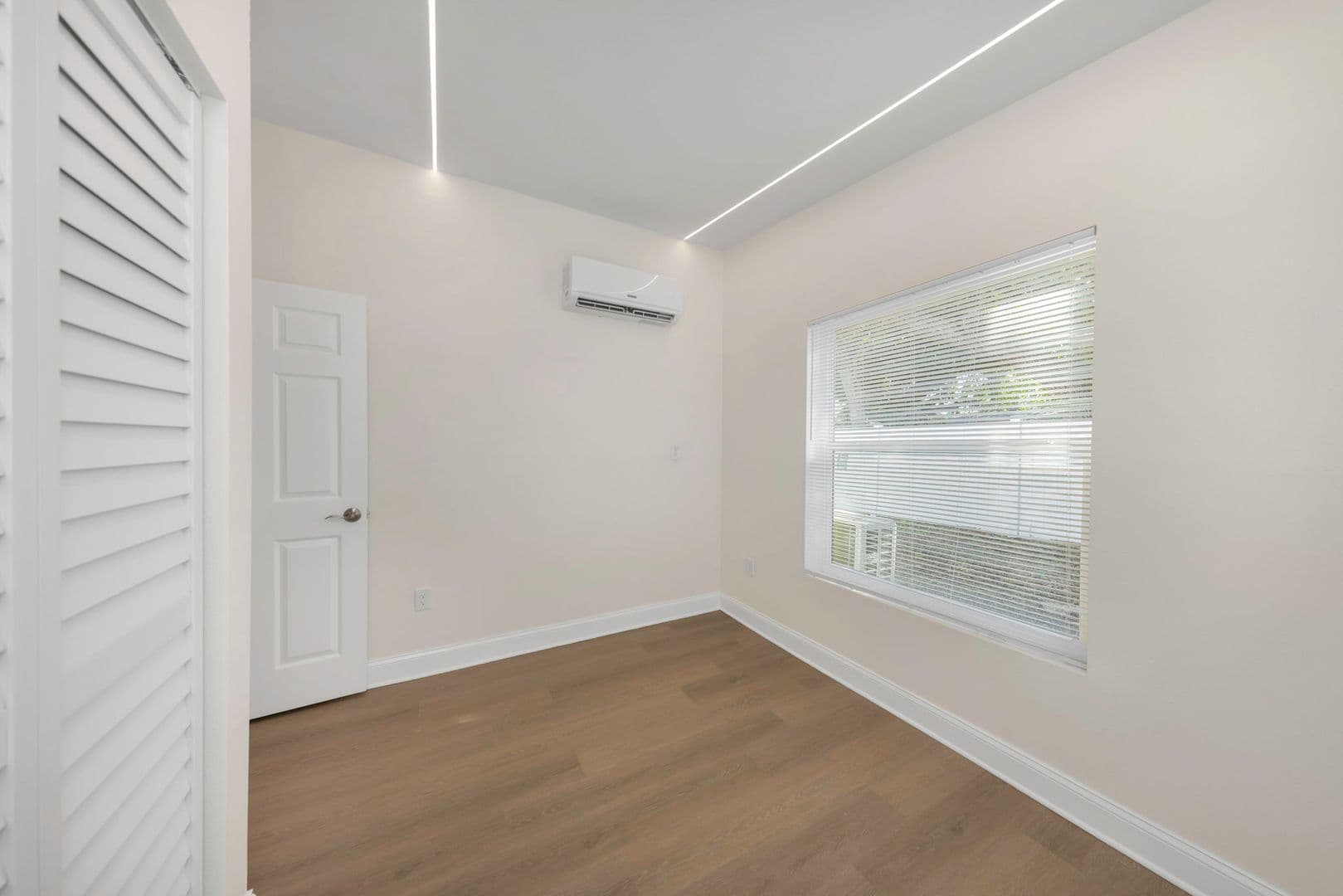 Dunedin Apartment: 79 Patricia Ave