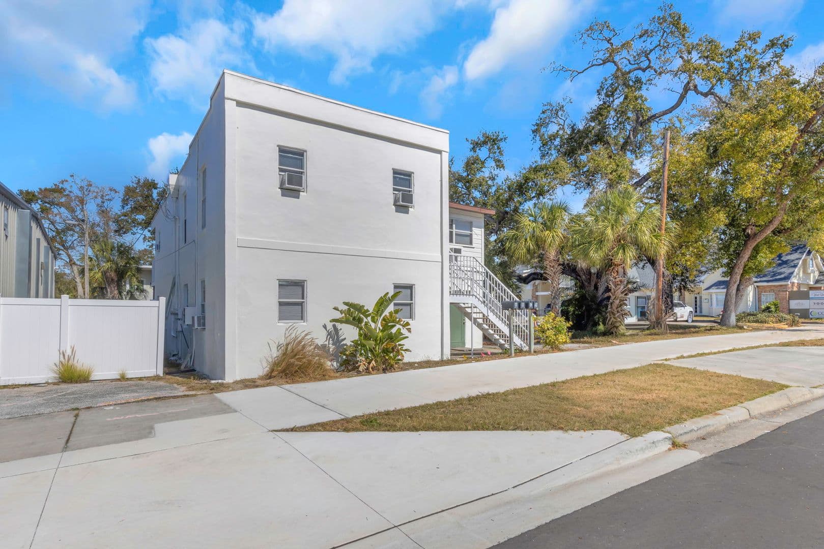 Dunedin Apartment: 416 Skinner Blvd