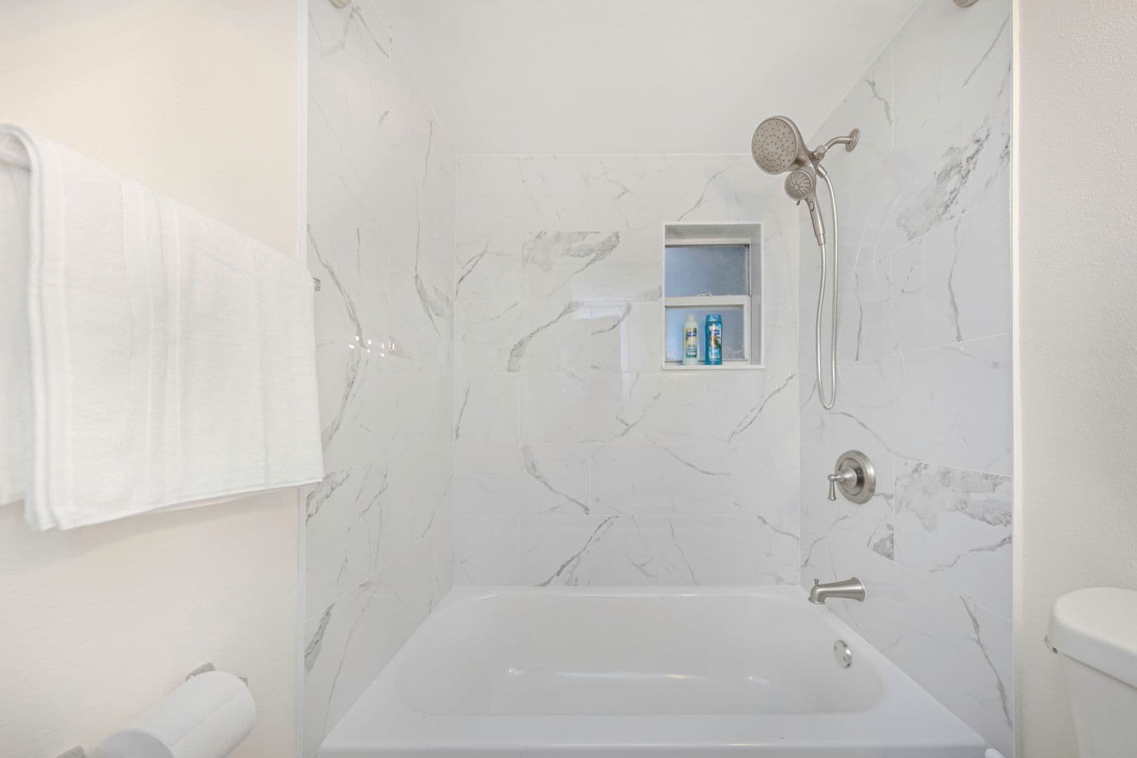 Dunedin Apartment: 416 Skinner Blvd