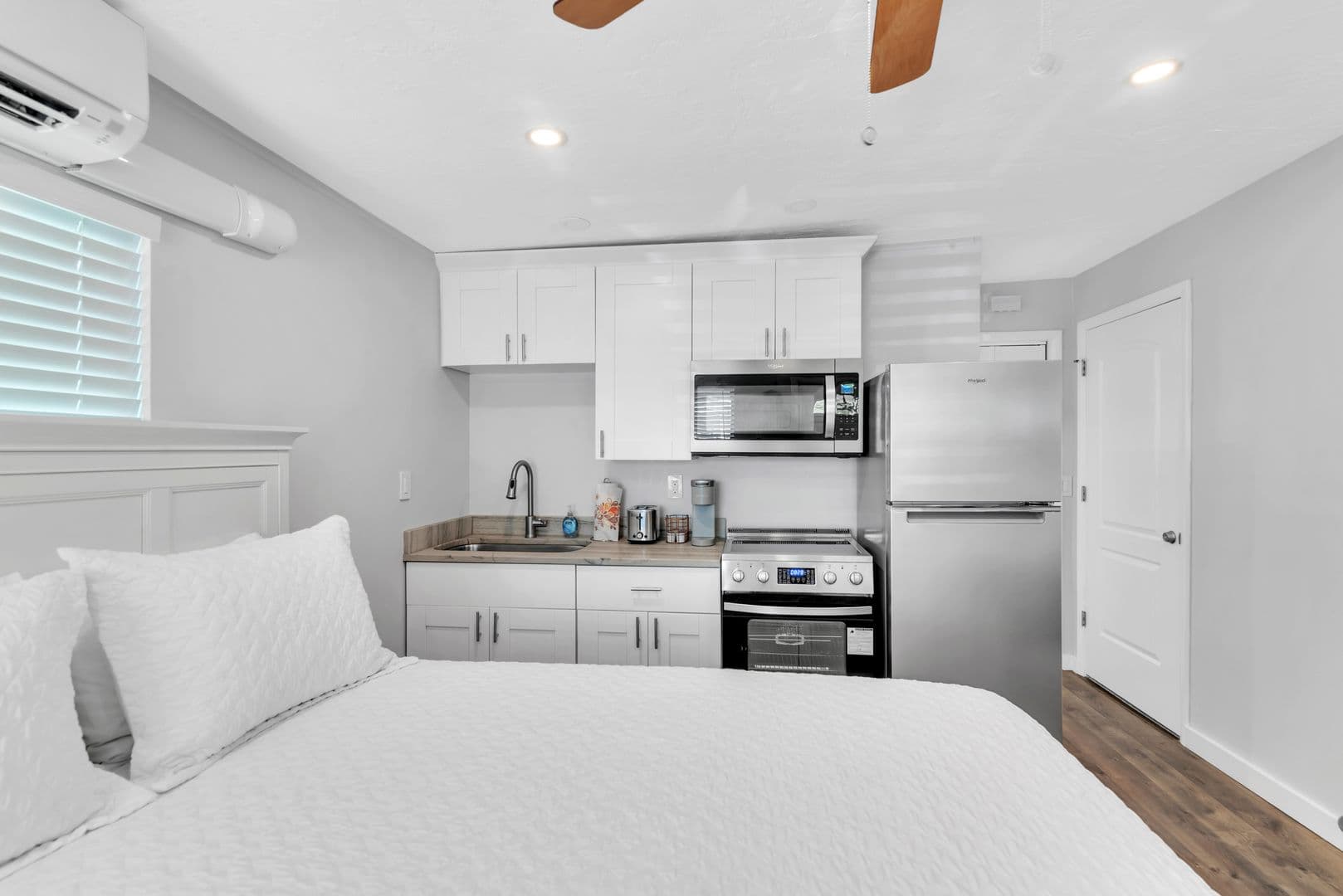 Safety Harbor Apartment: 380 3rd Street South