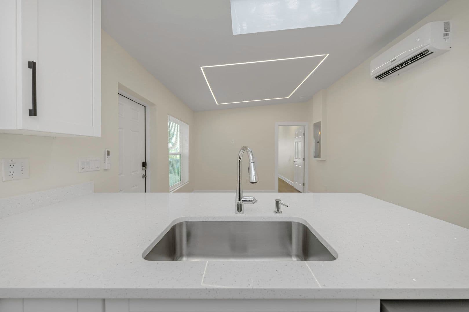 Dunedin Apartment: 79 Patricia Ave