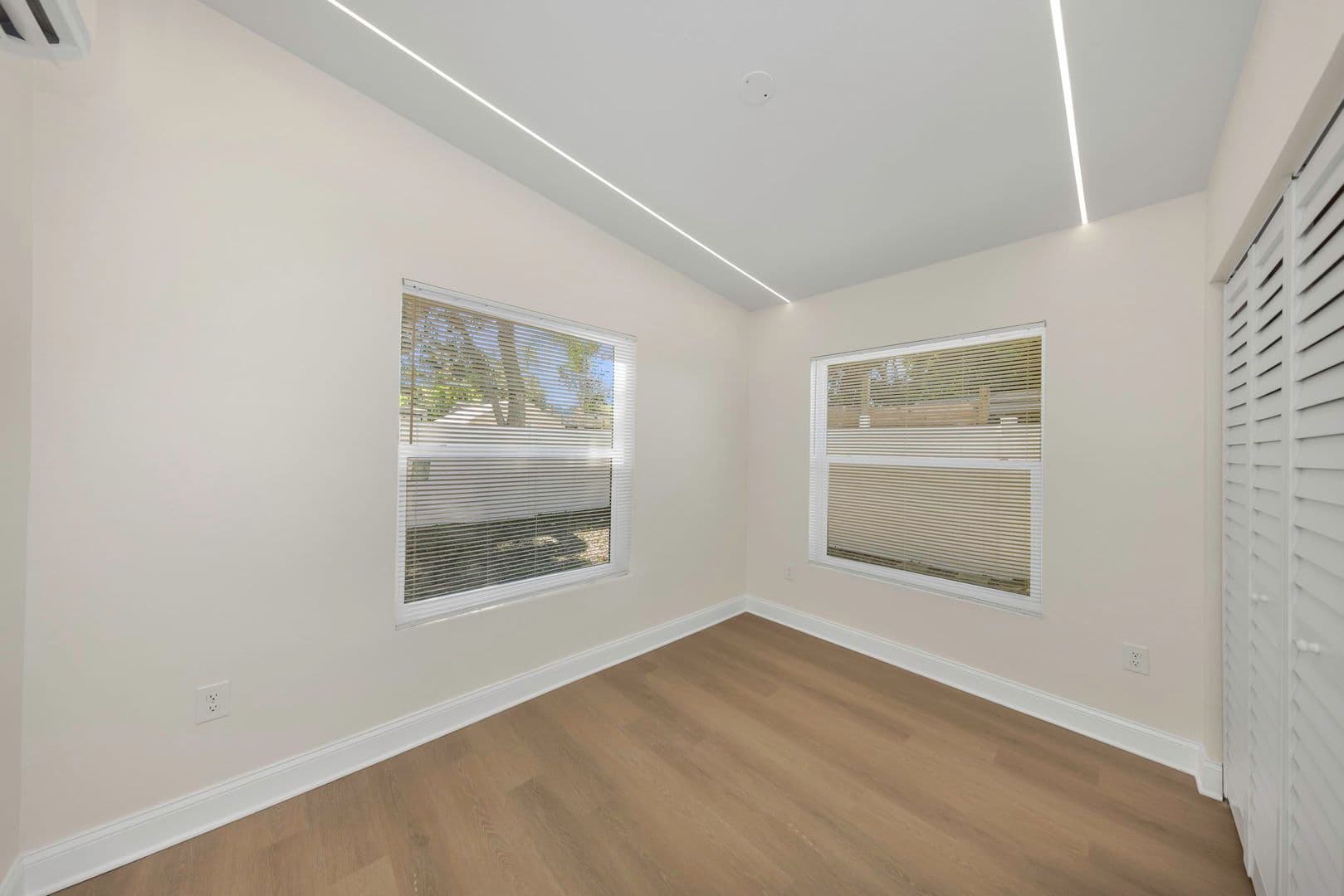 Dunedin Apartment: 79 Patricia Ave