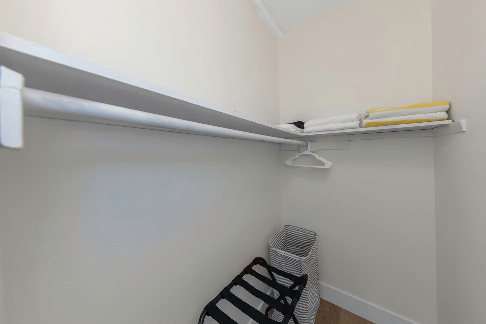 Dunedin Apartment: 416 Skinner Blvd
