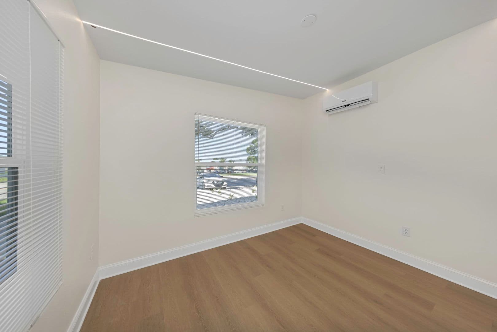 Dunedin Apartment: 79 Patricia Ave
