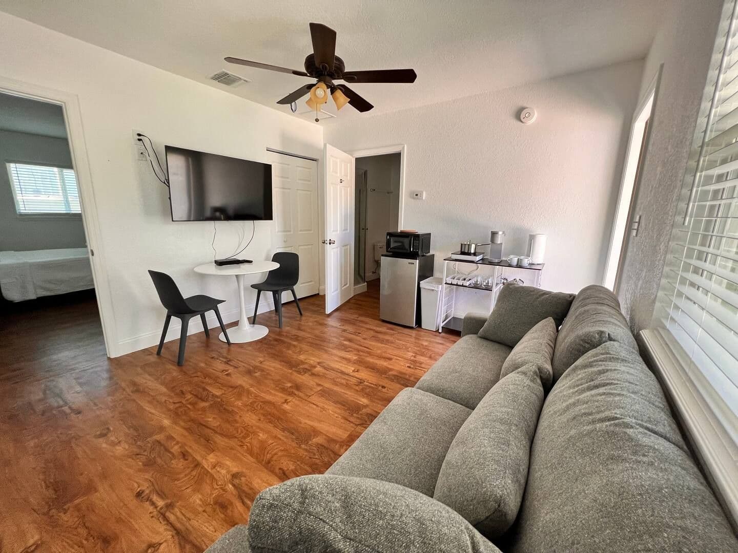 Saint Petersburg Apartment: 310 24th Ave N