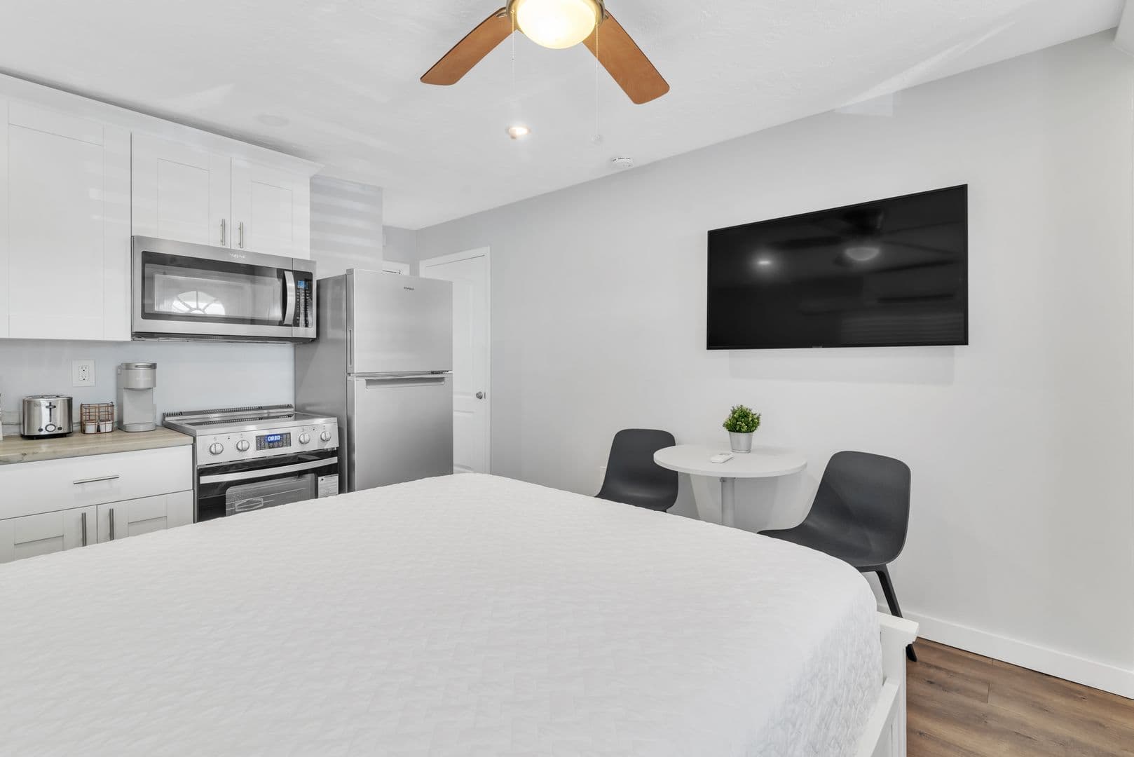 Safety Harbor Apartment: 380 3rd Street South