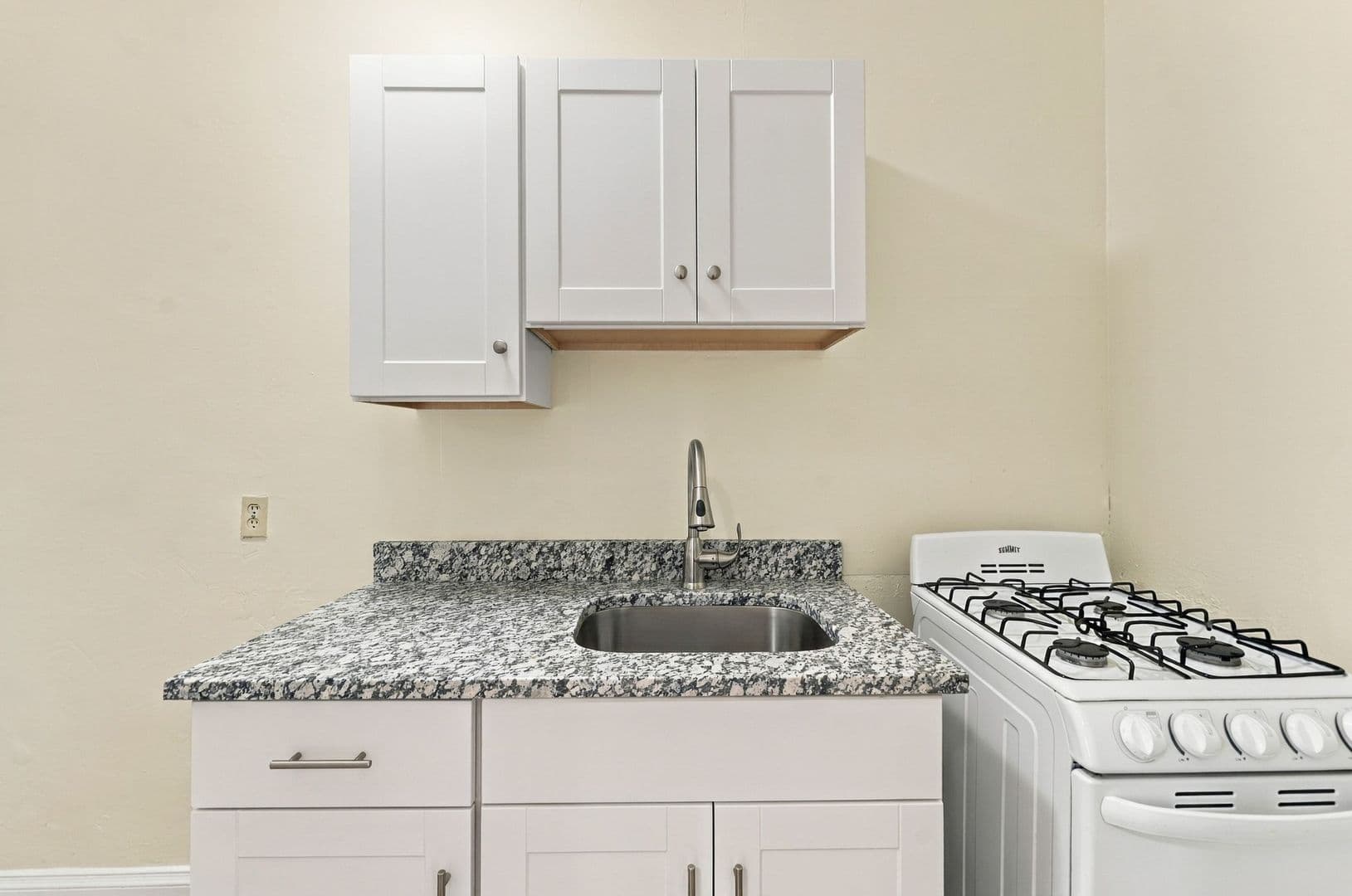 Providence Apartment: 186 Waterman St