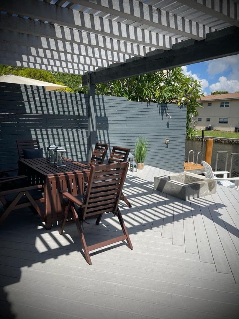 Wilton Manors Townhome: 605 Kensington Place