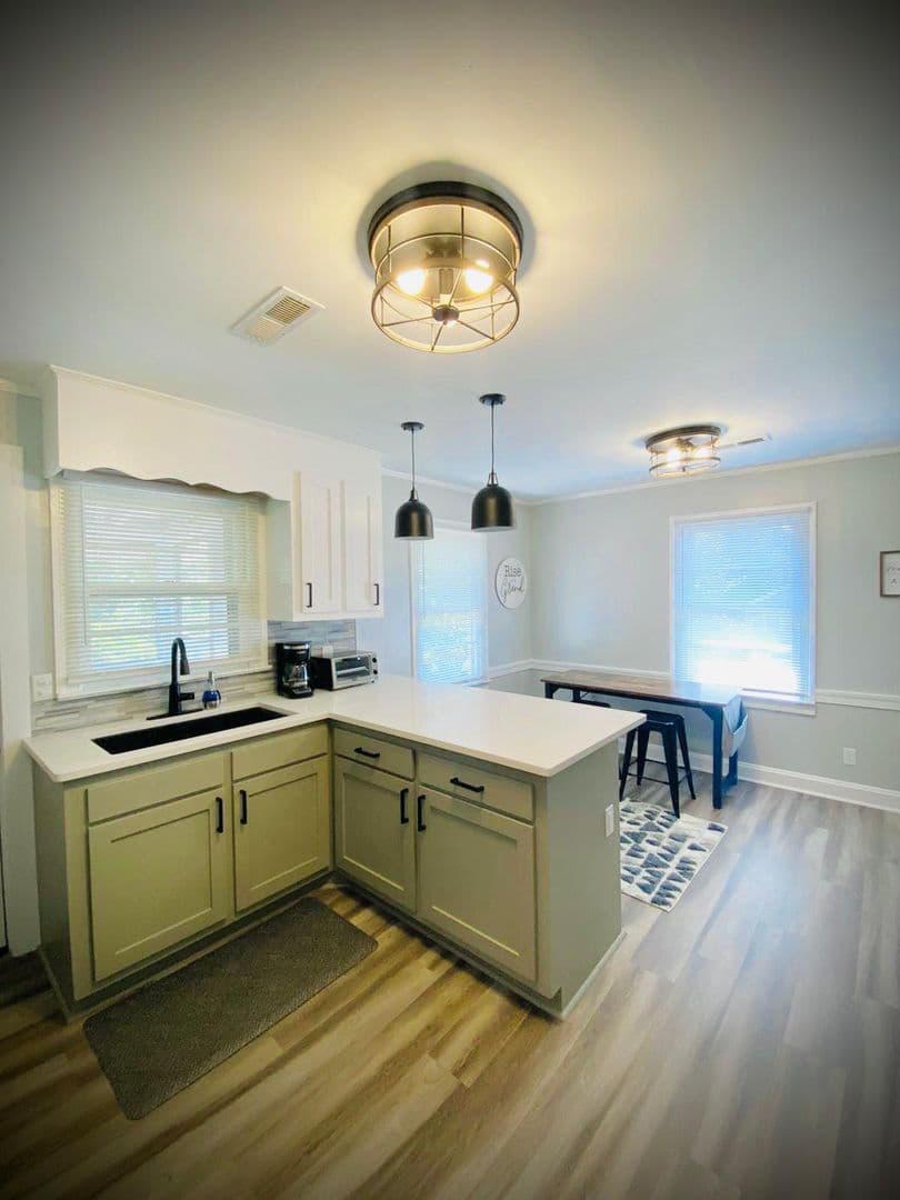 Greenville House: 105 Carter St