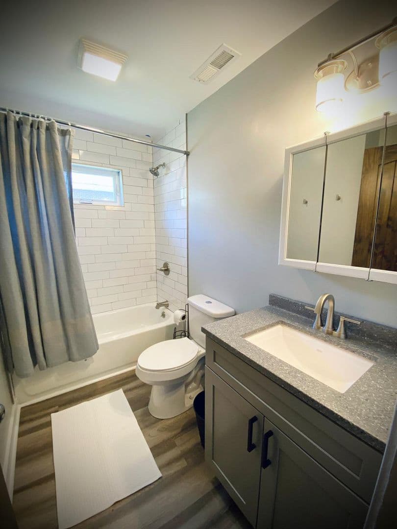 Greenville House: 105 Carter St