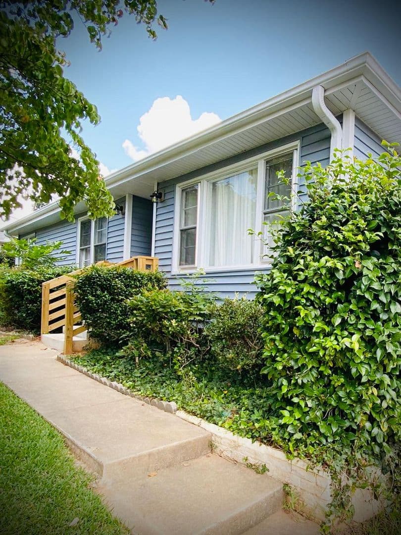 Greenville House: 105 Carter St