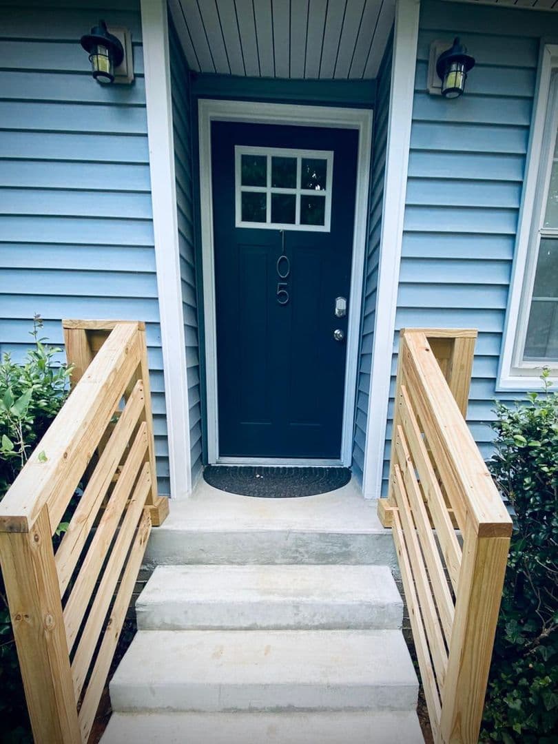 Greenville House: 105 Carter St