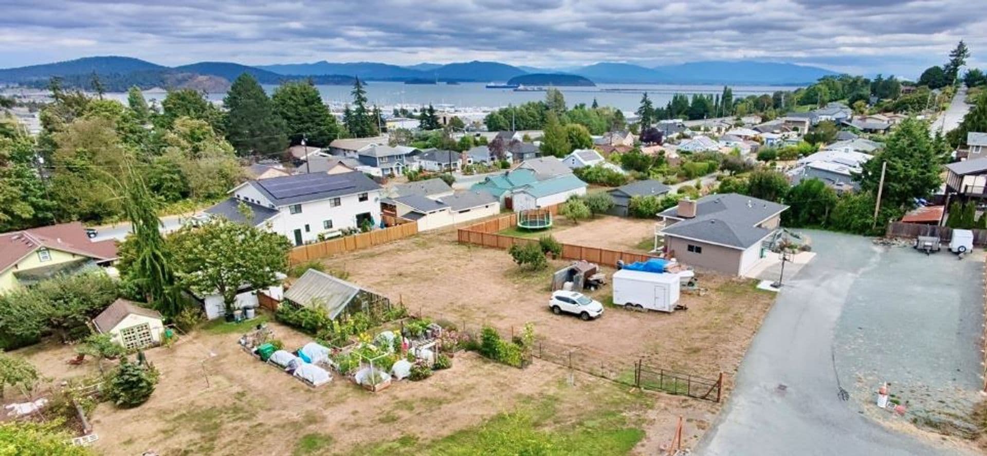 Anacortes Apartment: 3804 Q Ave