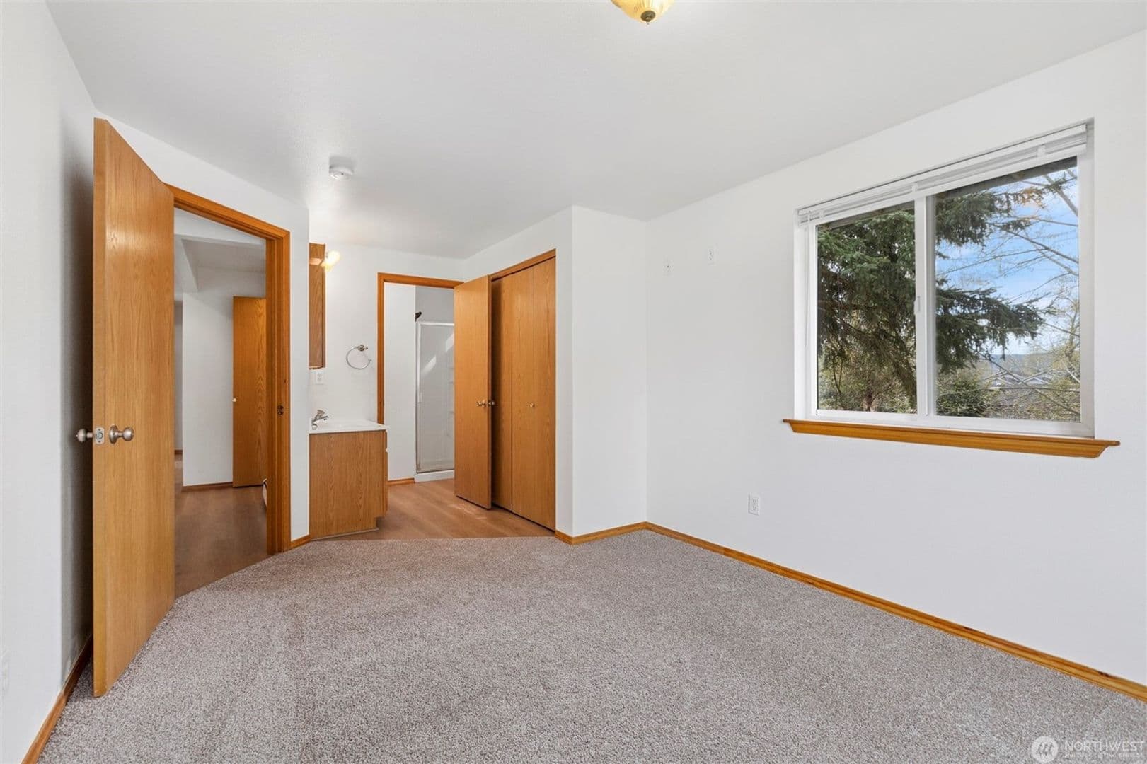 Bellingham Apartment: 2821 & 2823 Queen Street