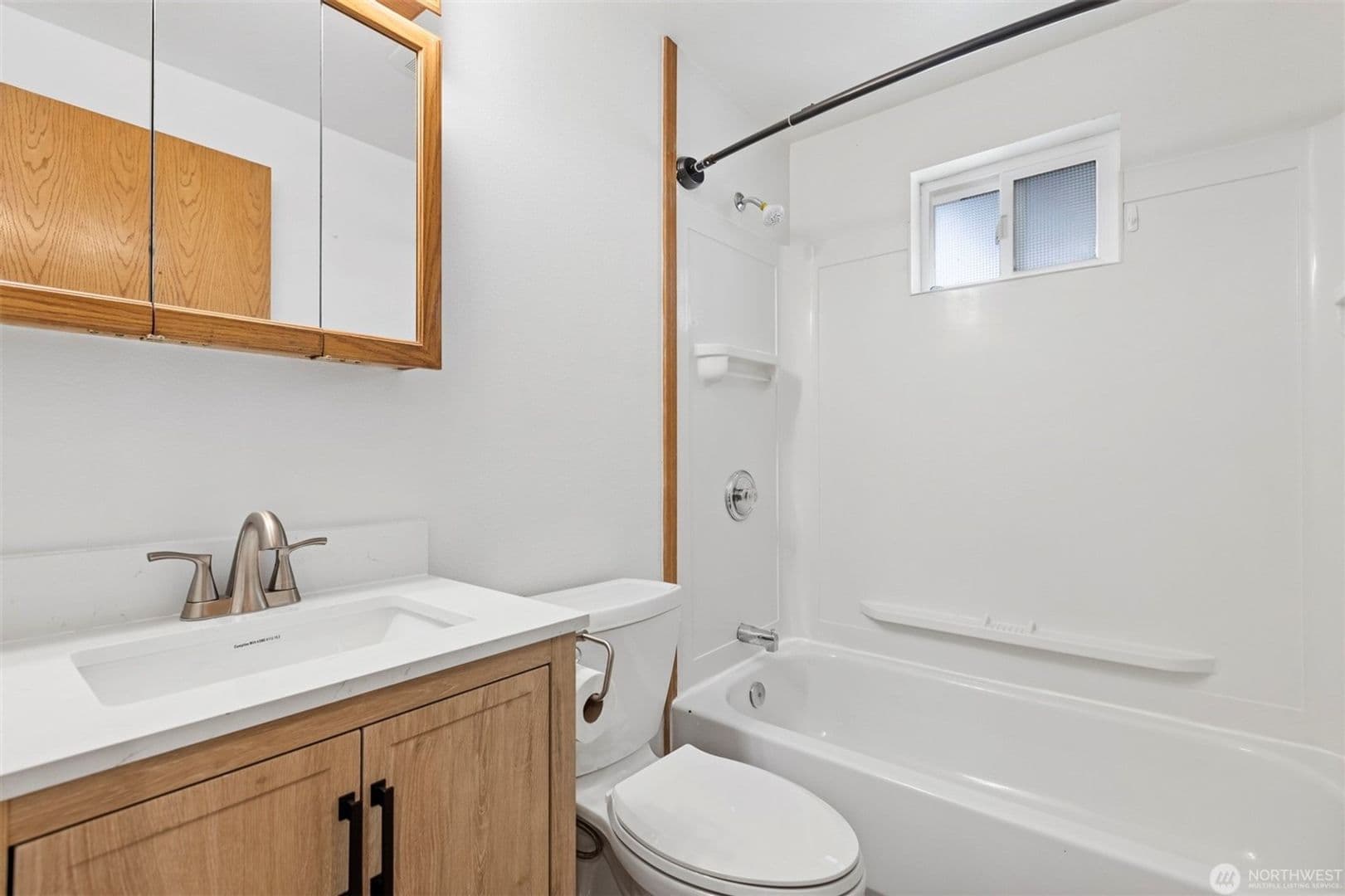Bellingham Apartment: 2821 & 2823 Queen Street
