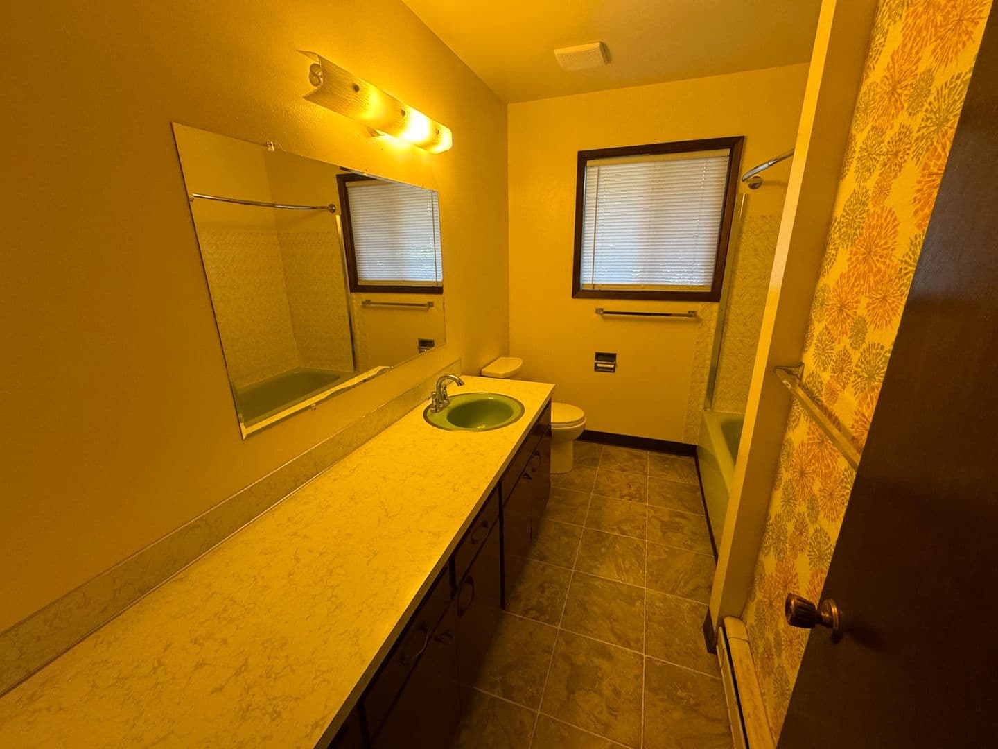 Bellingham Apartment: 2821 & 2823 Queen Street