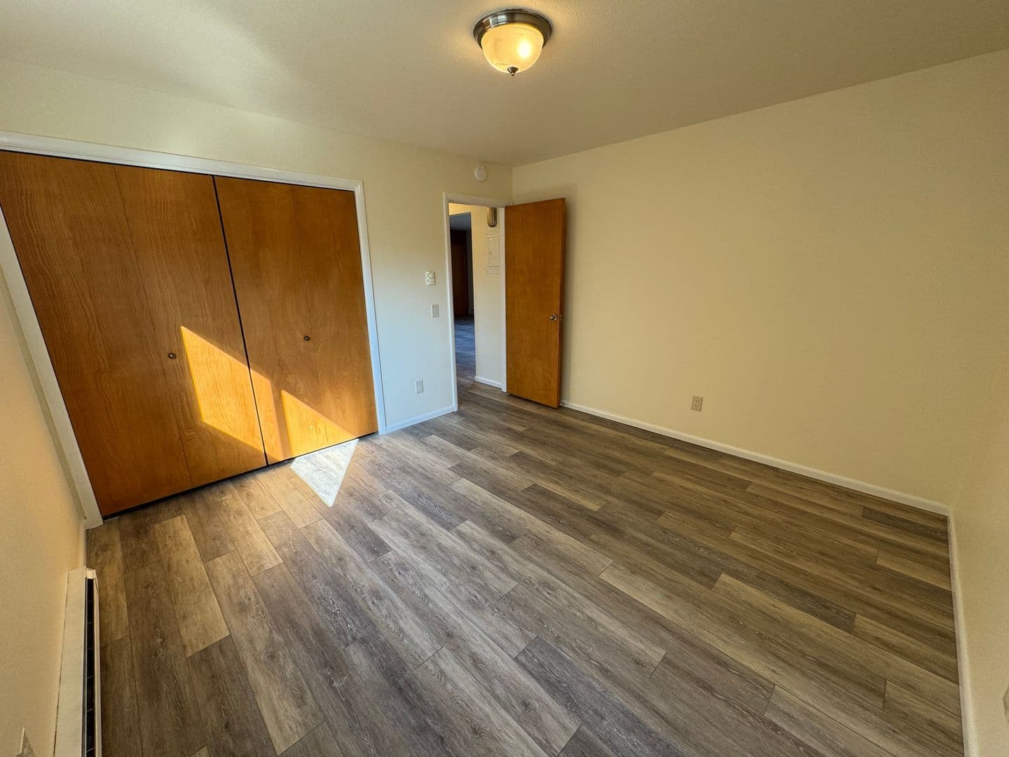 Ferndale Apartment: 2166 Eastview Place