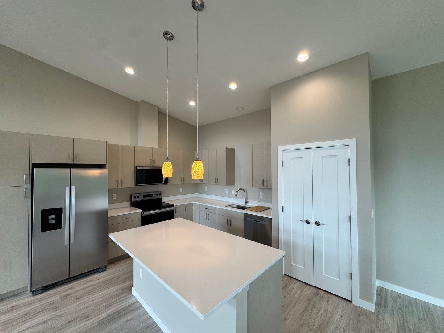 Anacortes Apartment: 3804 Q Ave