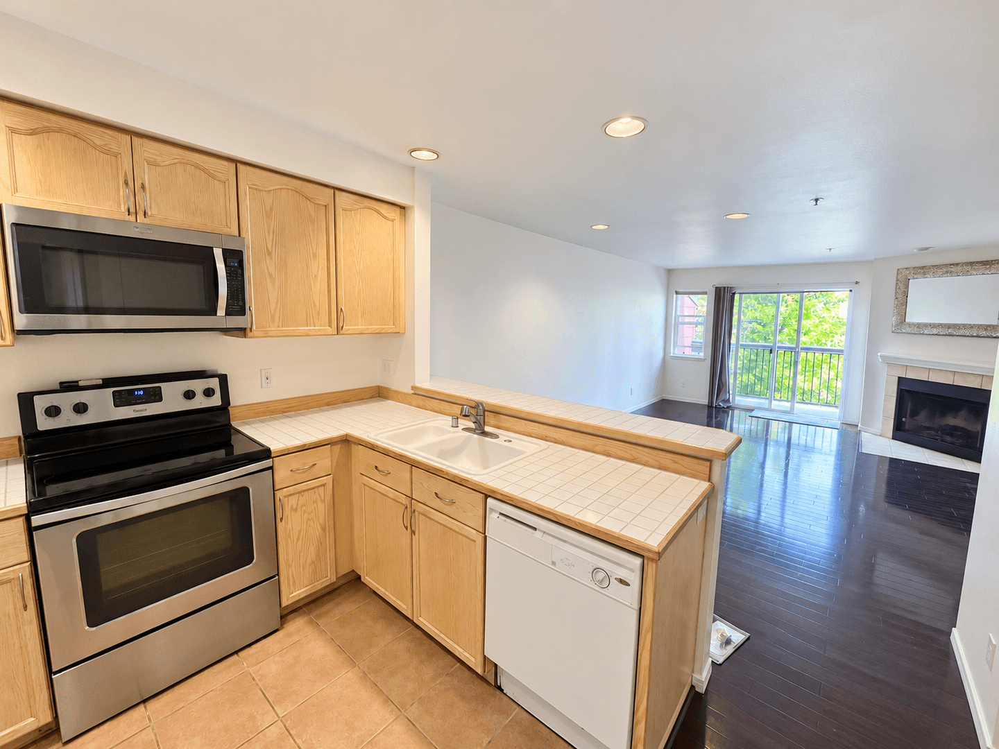 Bothell Condo: 15917 Waynita Way NE, Building E, #301