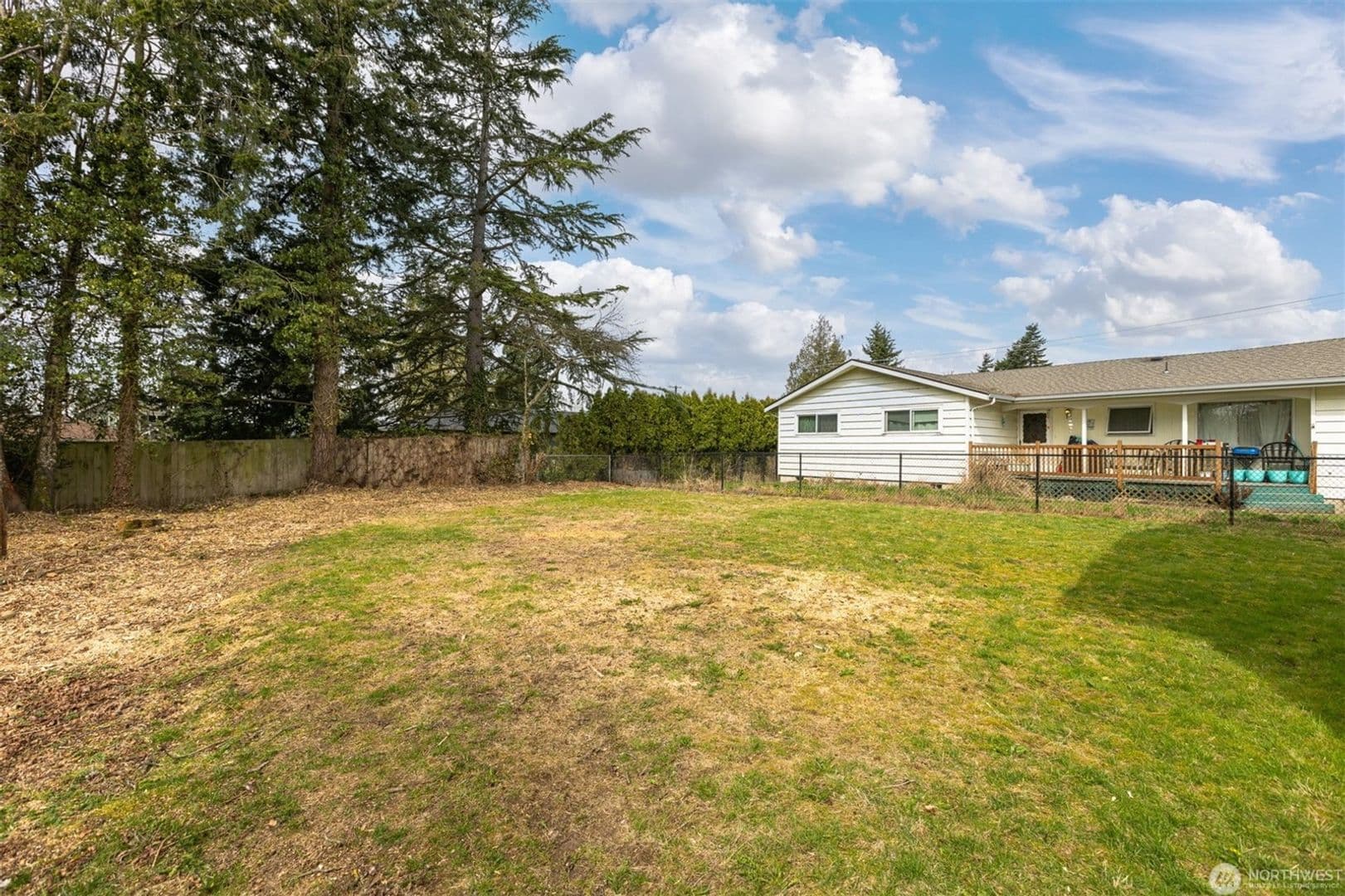 Bellingham Apartment: 2821 & 2823 Queen Street
