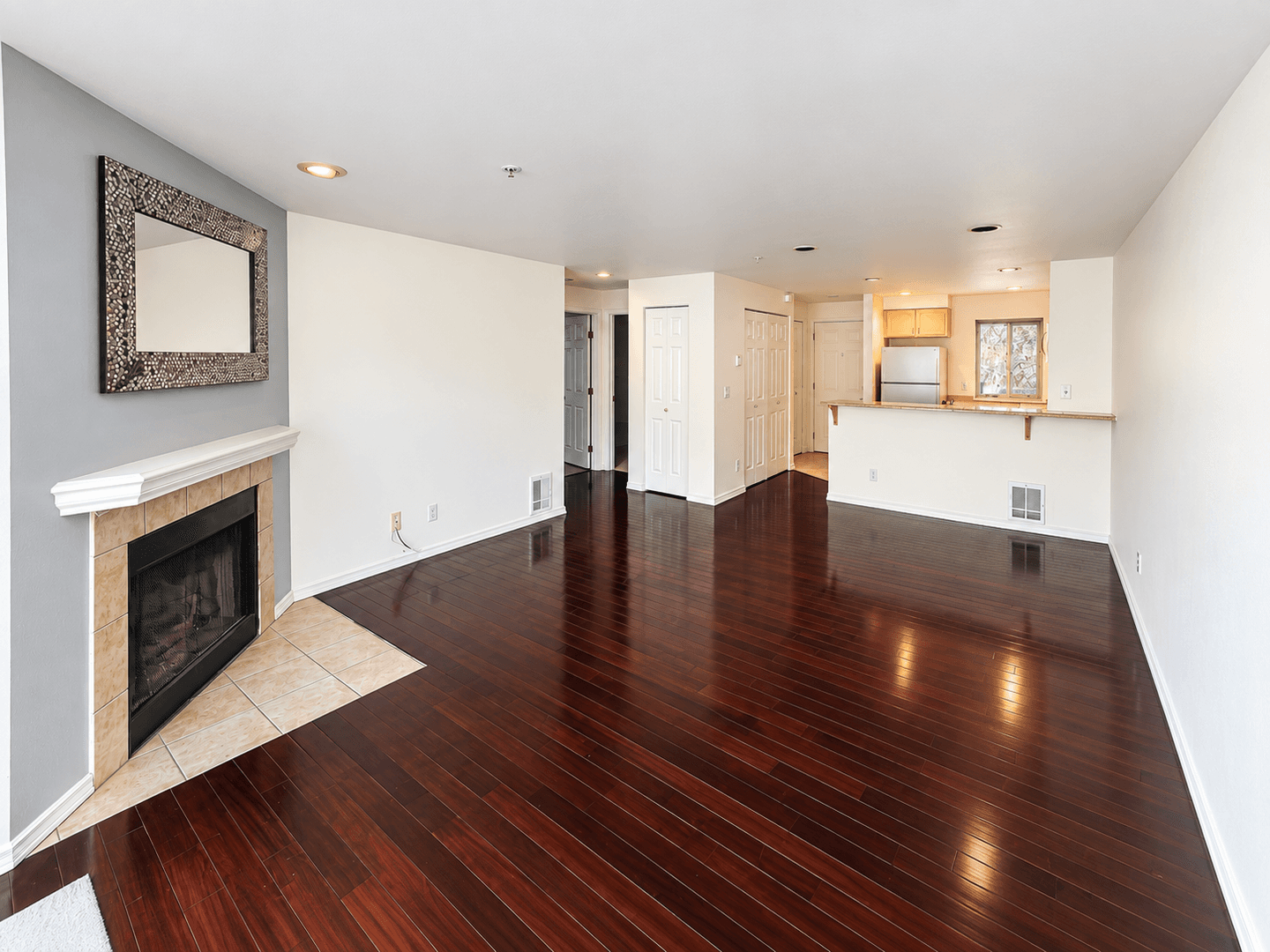 Bothell Condo: 15917 Waynita Way NE, Building E, #301