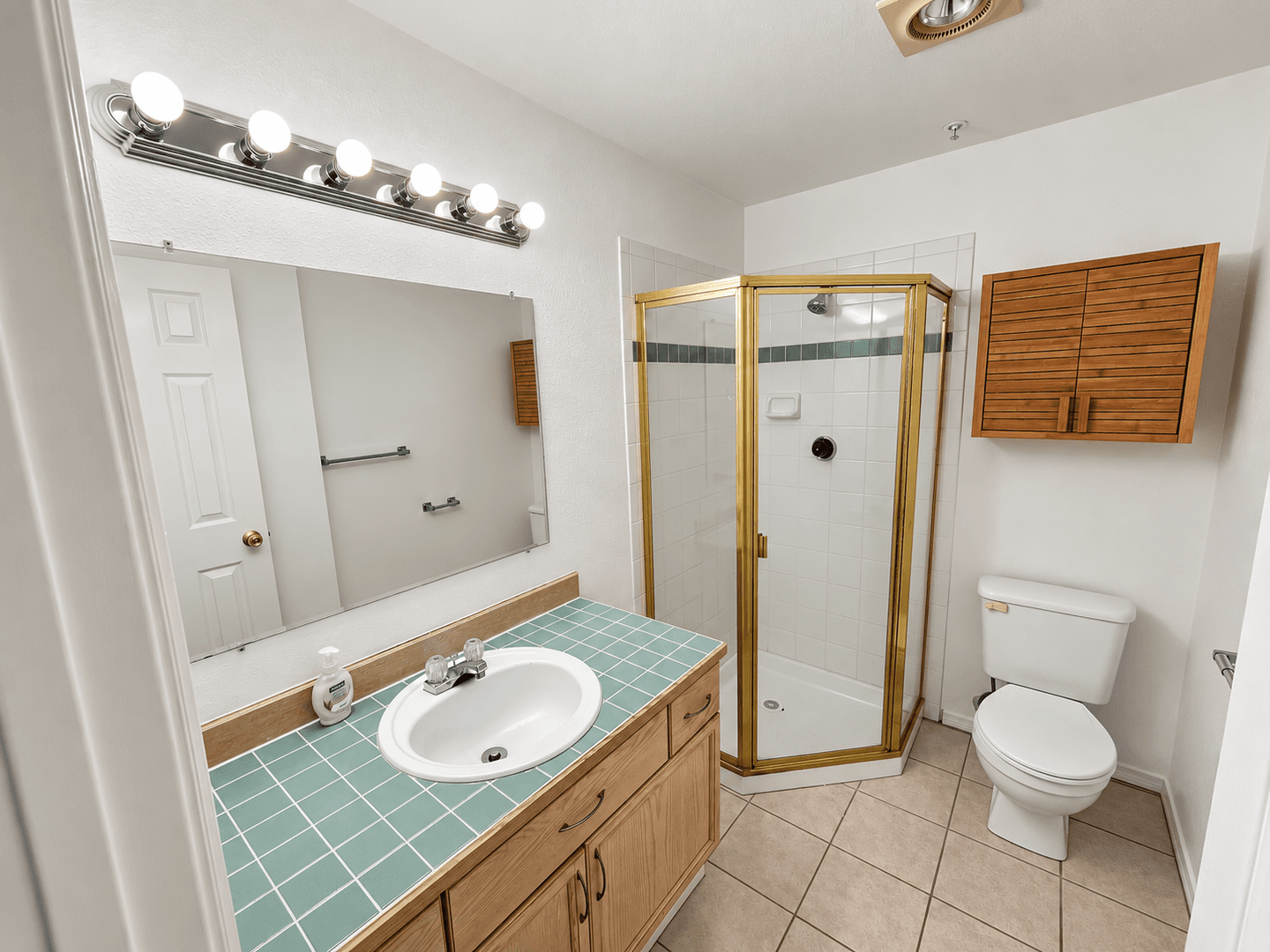 Bothell Condo: 15917 Waynita Way NE, Building E, #301