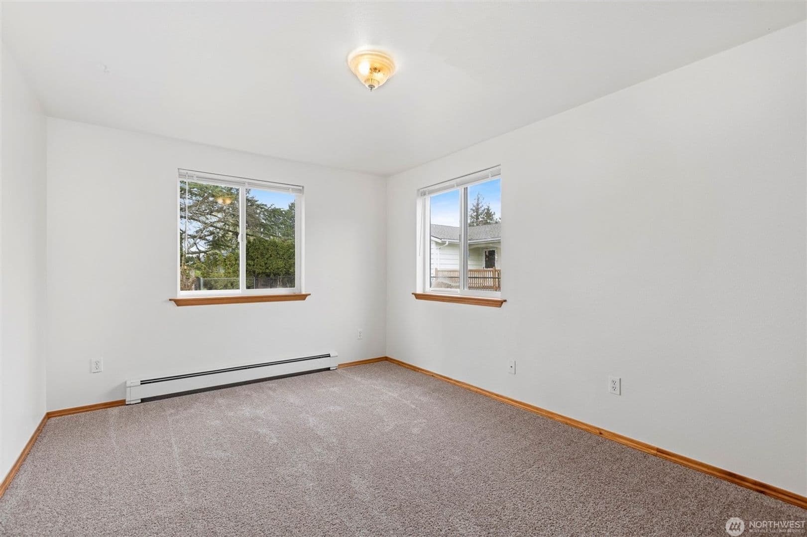 Bellingham Apartment: 2821 & 2823 Queen Street