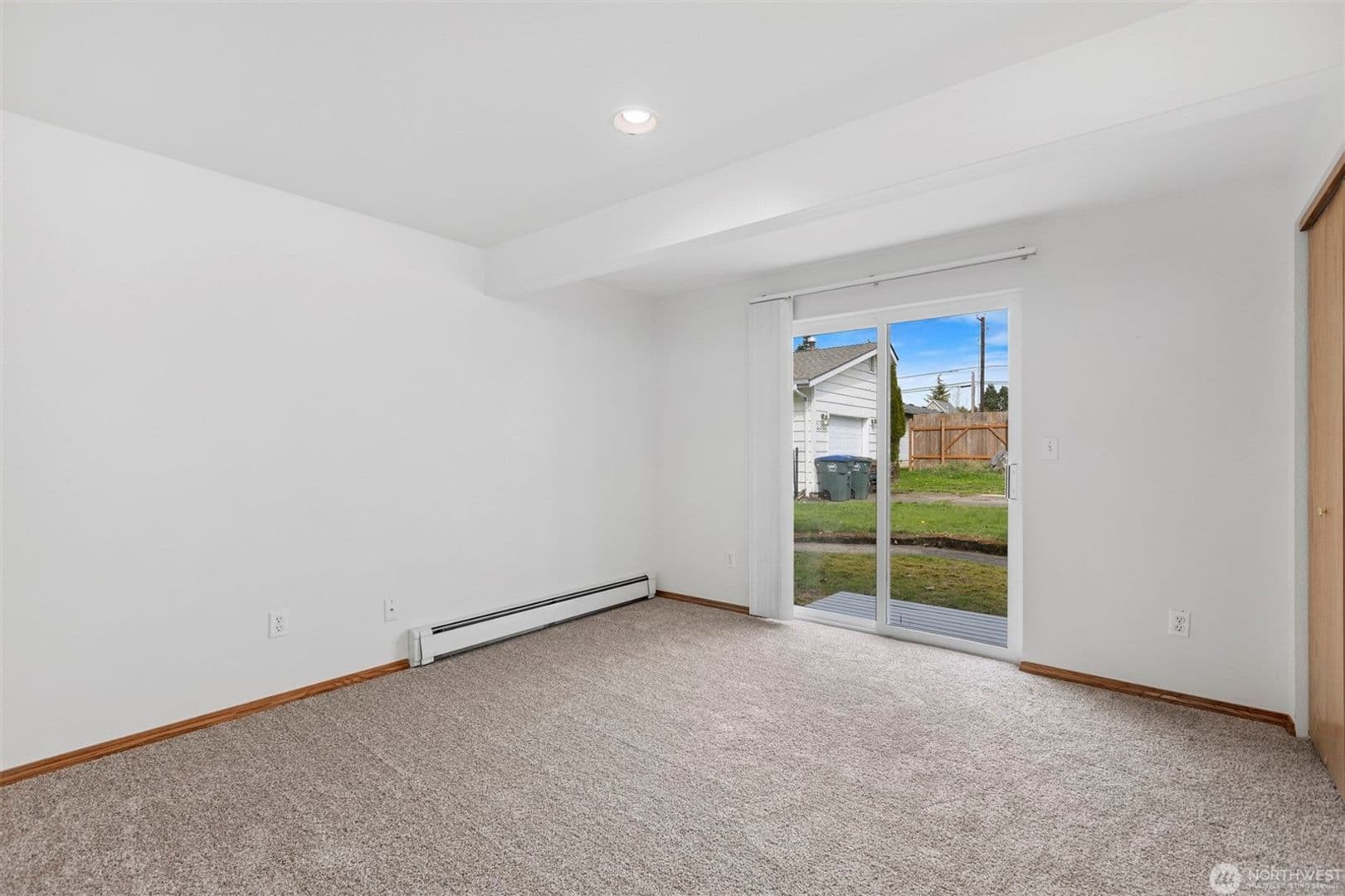 Bellingham Apartment: 2821 & 2823 Queen Street
