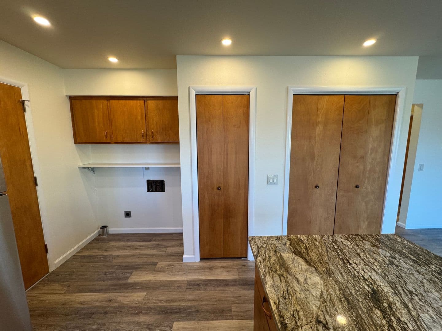 Ferndale Apartment: 2166 Eastview Place