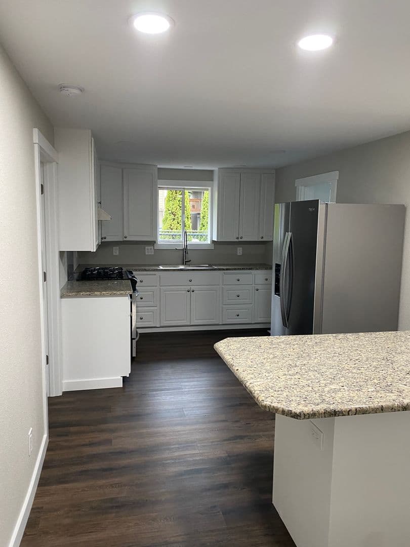 Mount Vernon House: 3312 E College Way