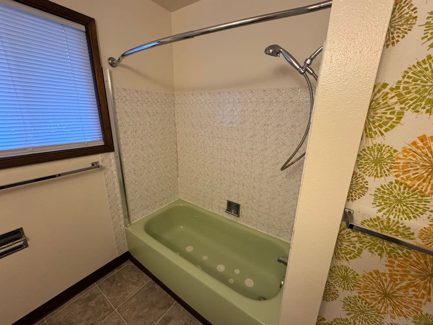 Bellingham Apartment: 2821 & 2823 Queen Street