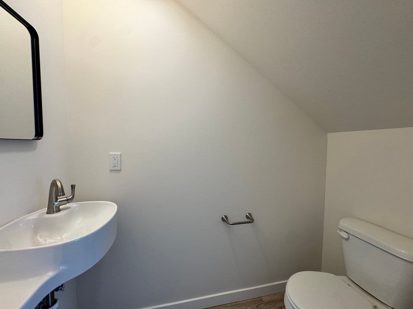 Anacortes Apartment: 3804 Q Ave