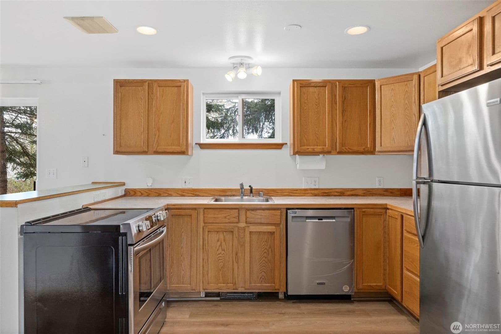 Bellingham Apartment: 2821 & 2823 Queen Street