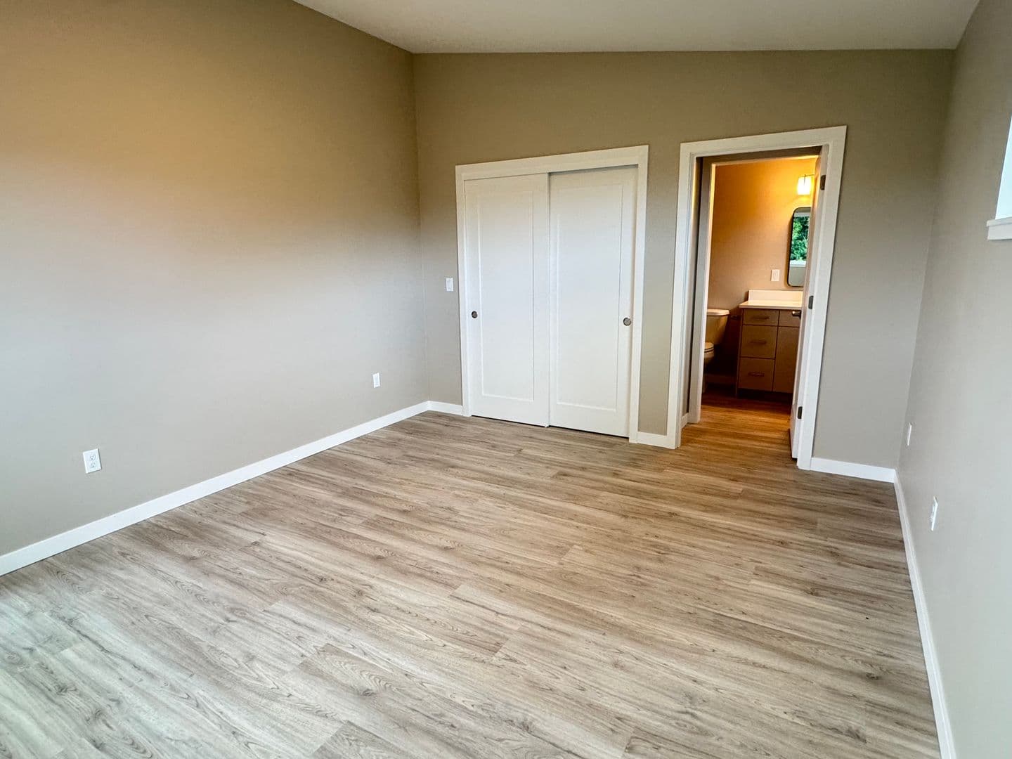 Anacortes Apartment: 3804 Q Ave