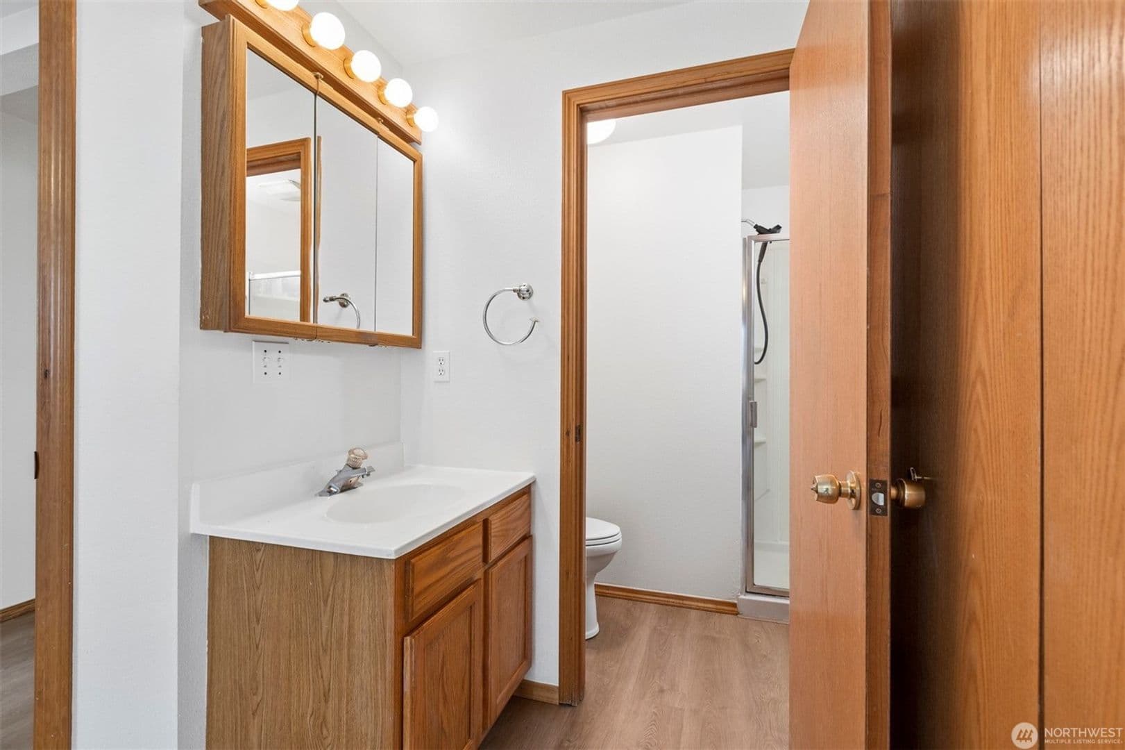 Bellingham Apartment: 2821 & 2823 Queen Street