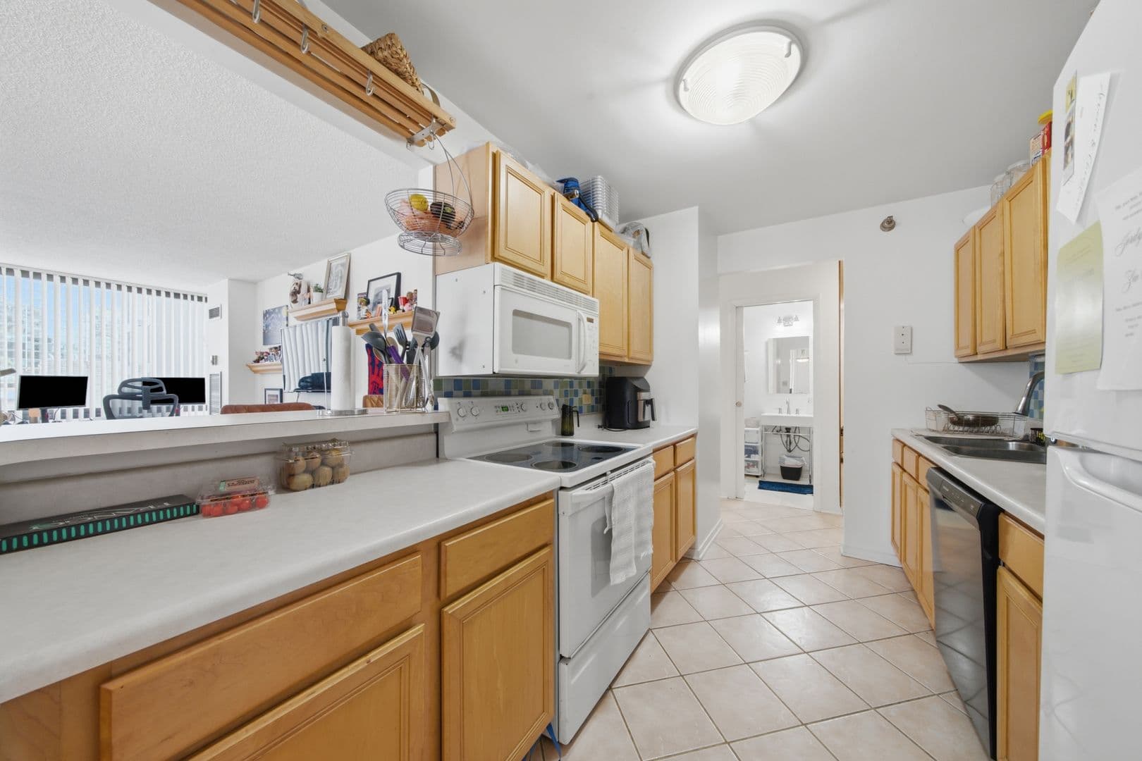 Chicago House: 70 W Huron St - 502