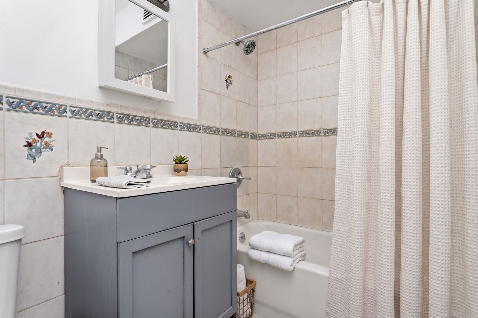Chicago Apartment: 7801 S South Shore Dr