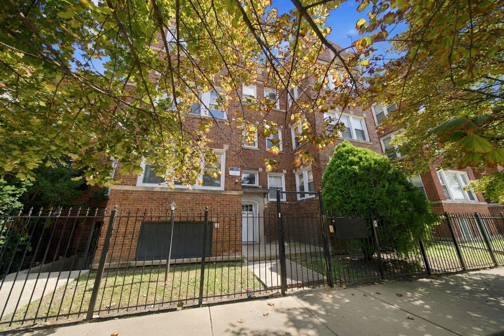Chicago Apartment: 8007 S Carpenter St