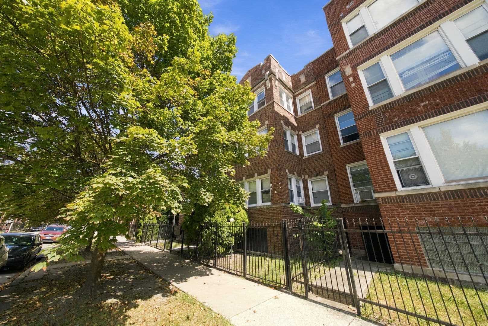 Chicago Apartment: 8007 S Carpenter St